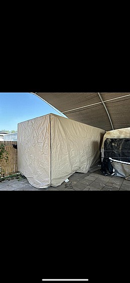 ����� ����