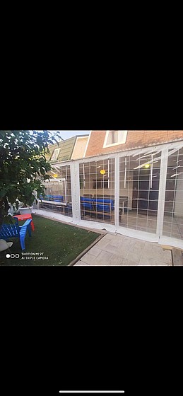 ����� ����