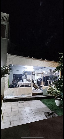 ����� ����