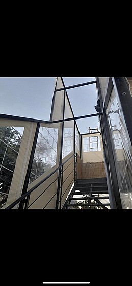 ����� ����