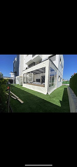 ����� ����