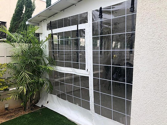 ����� ����