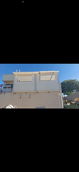 ����� ����