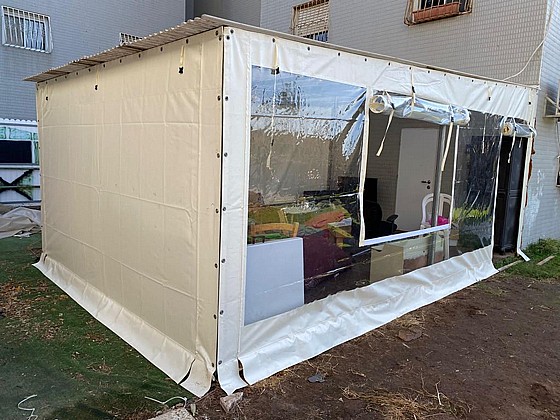 ����� ����