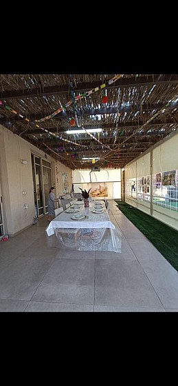 ����� ����