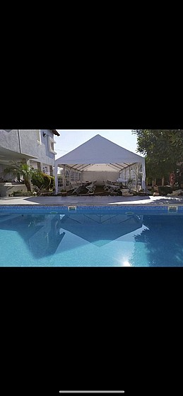 ����� ����