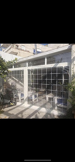 ����� ����