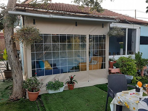 ����� ����