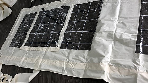 ����� ����