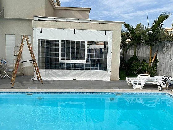 ����� ����