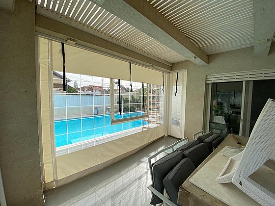 ����� ����