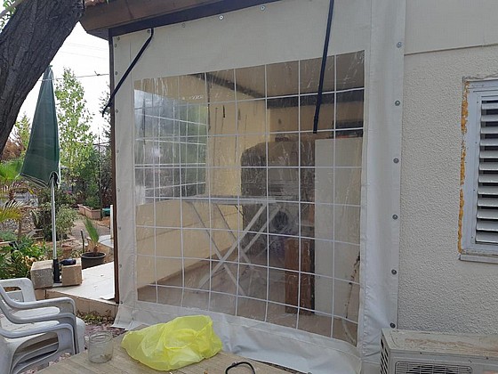 ����� ����