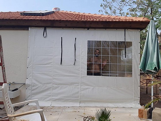 ����� ����