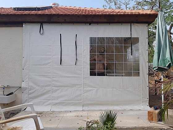 ����� ����